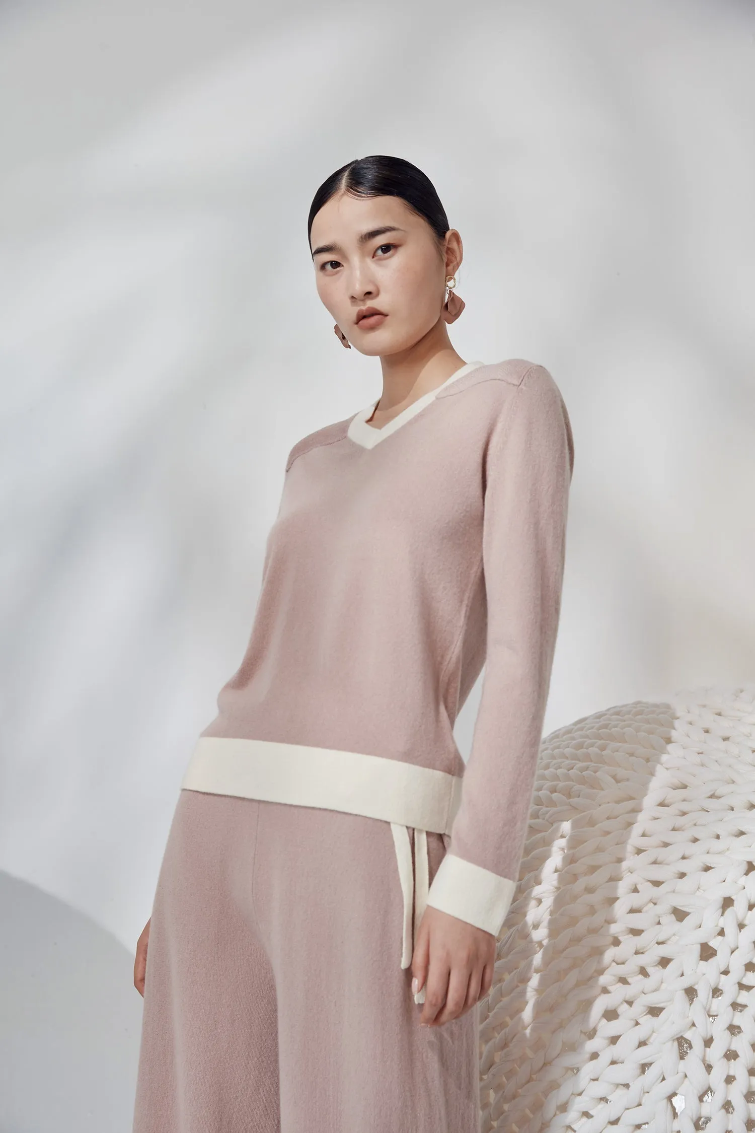 Joint stitch V-neck 100% cashmere jumper