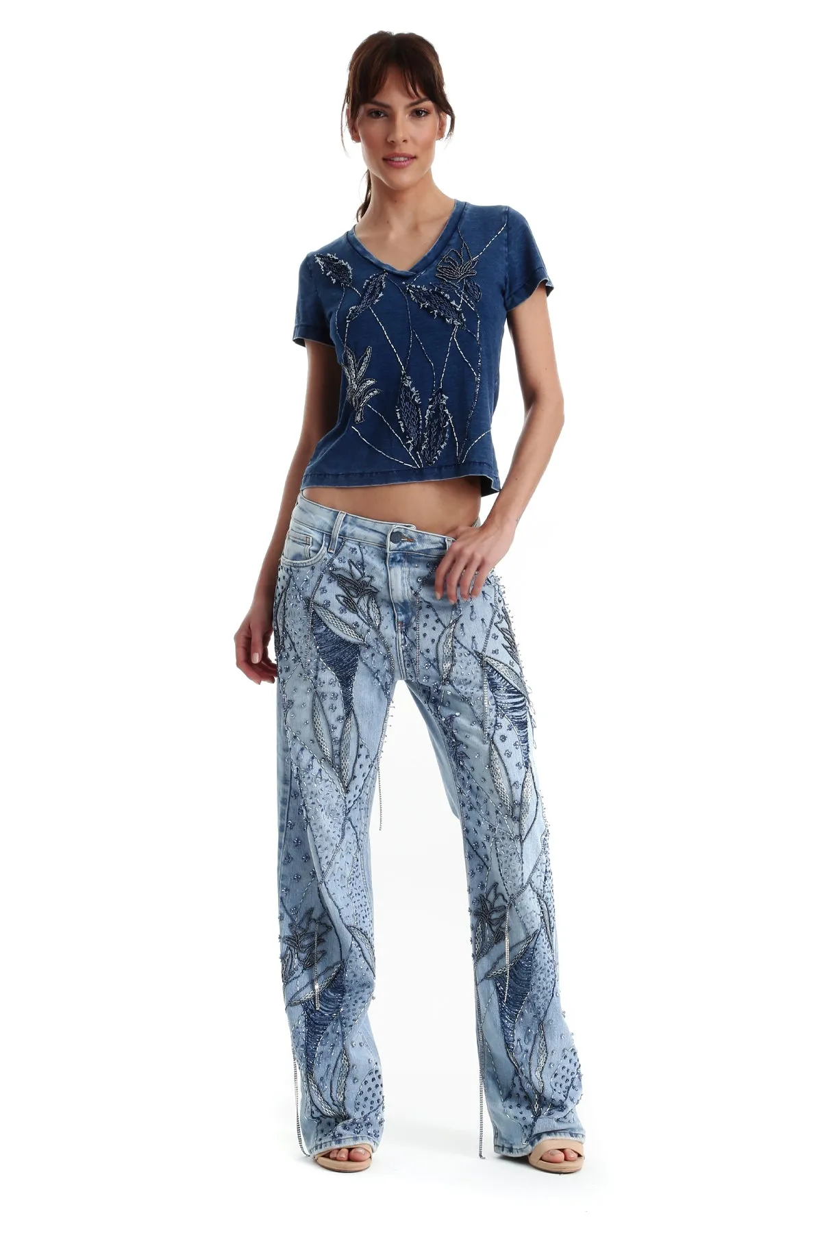 T- Shirt Malha Denim Bordada com Decote em V