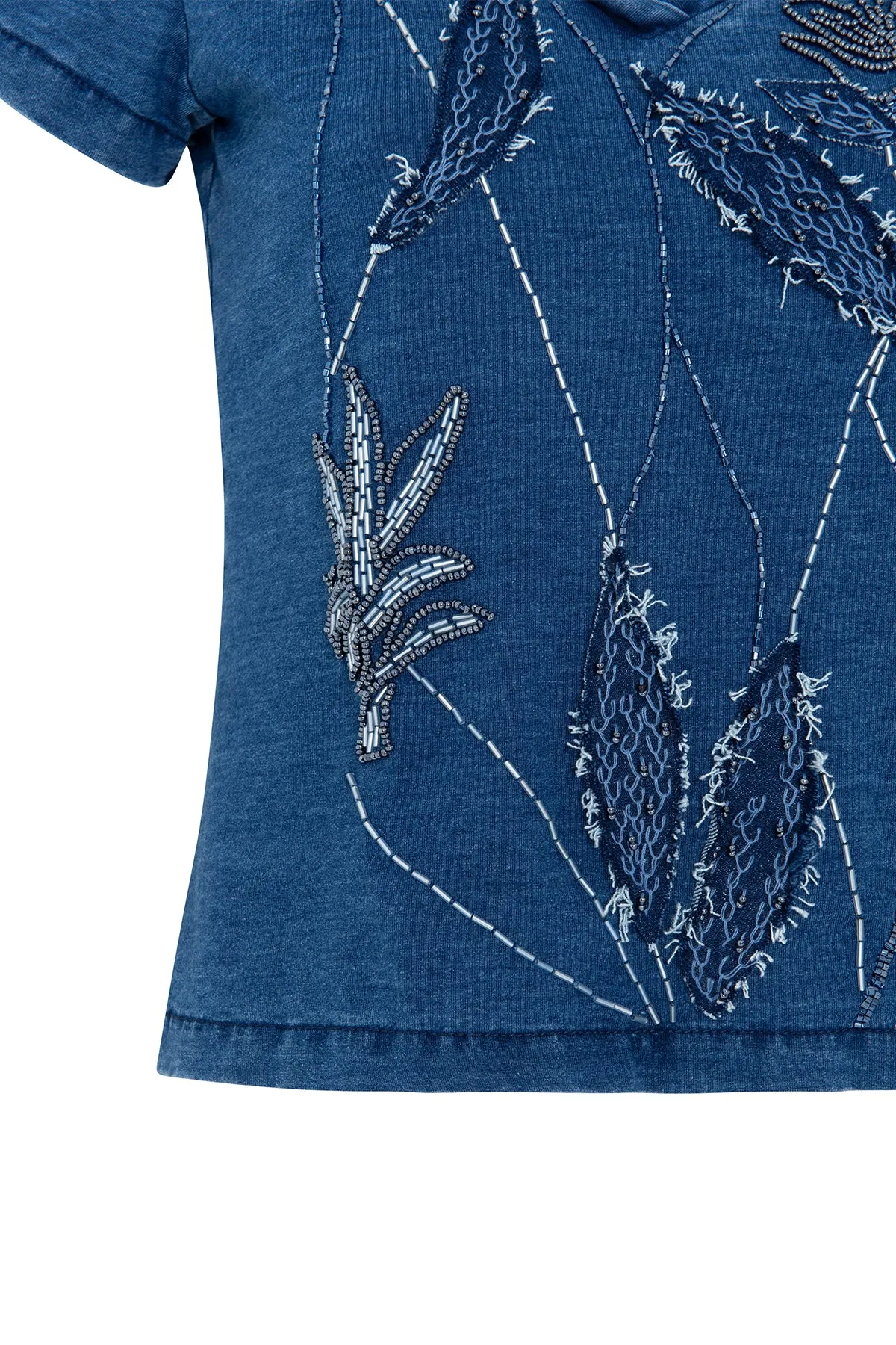 T- Shirt Malha Denim Bordada com Decote em V