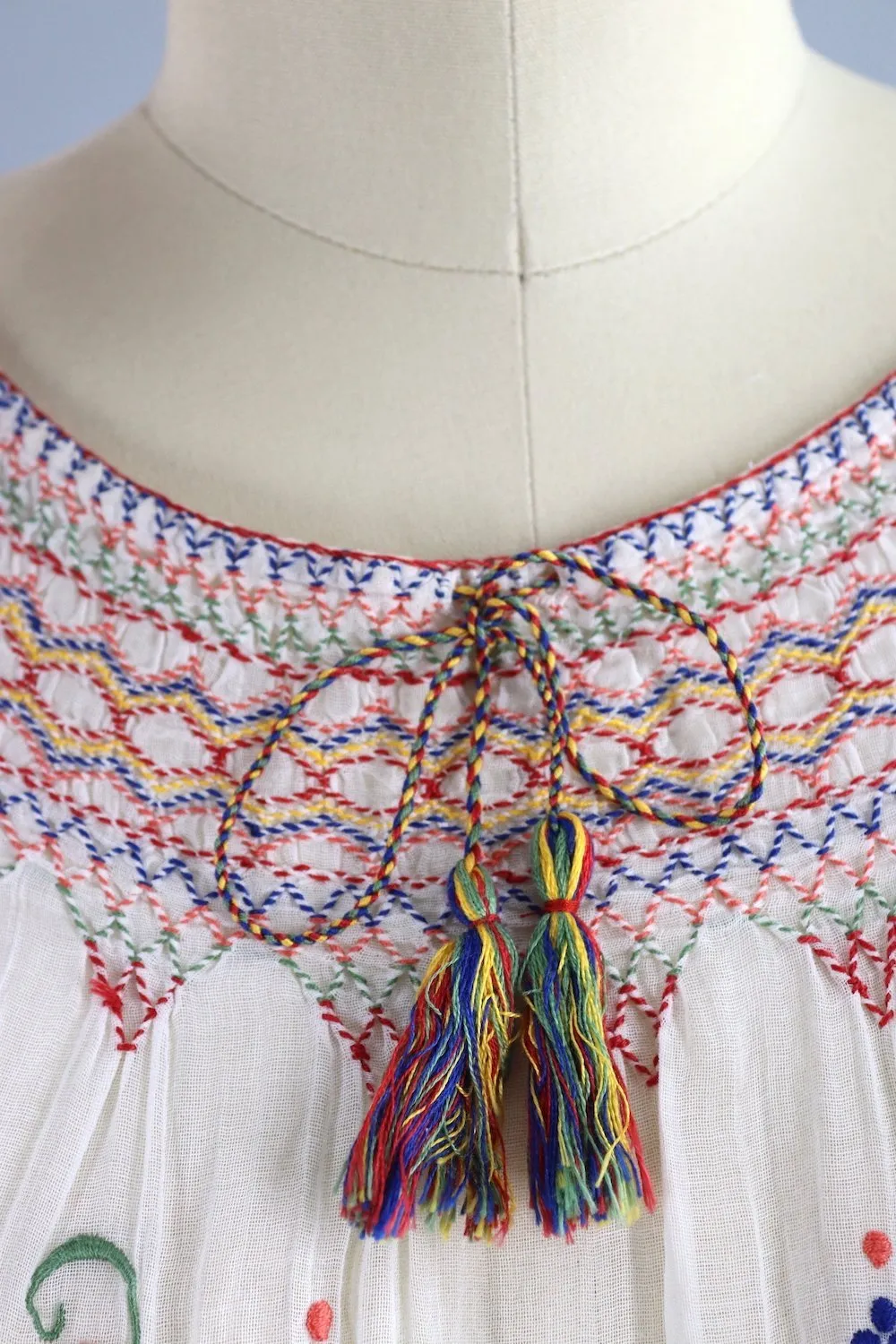 Vintage 1930s Embroidered Peasant Blouse / Red Floral Hungarian Embroidery