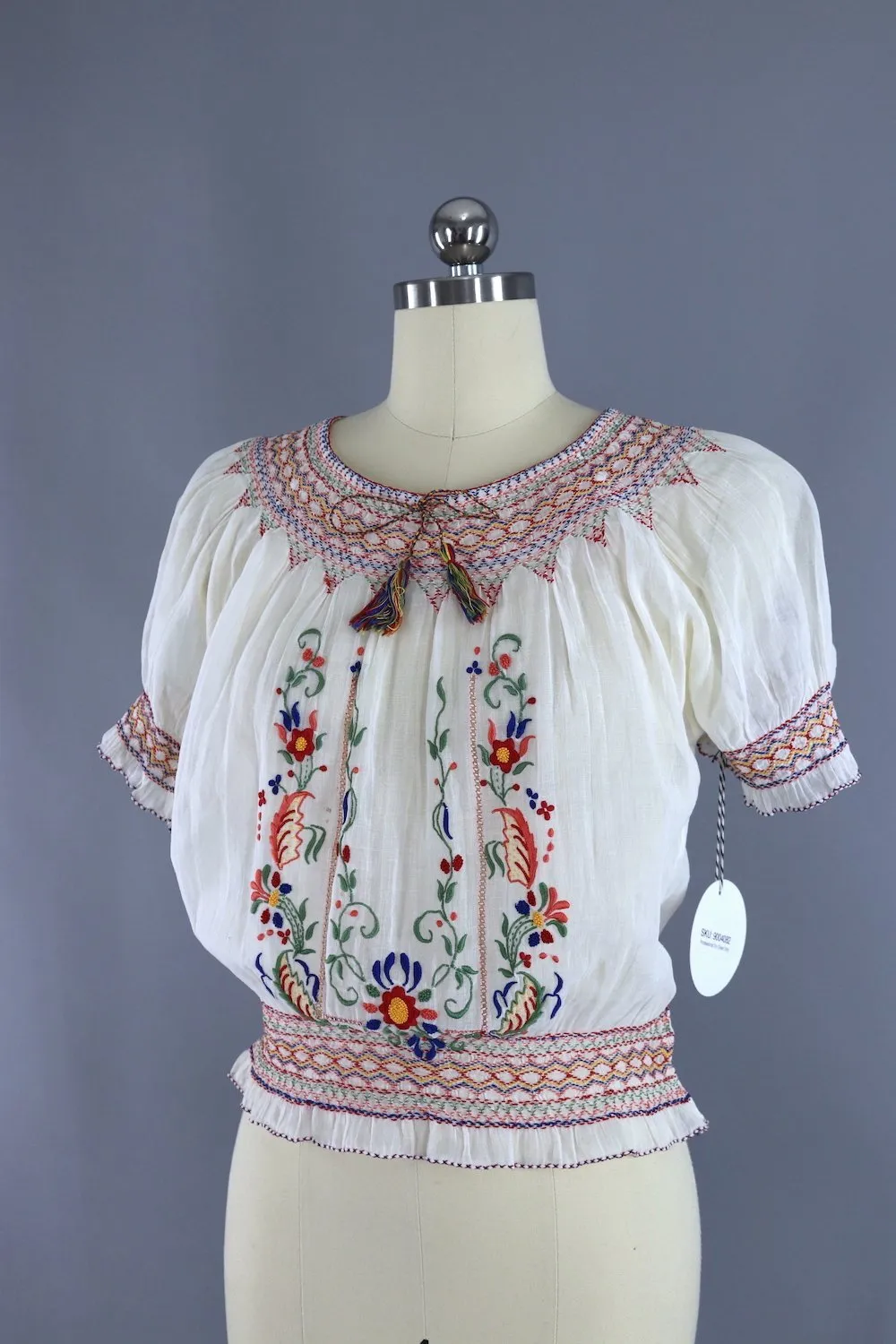 Vintage 1930s Embroidered Peasant Blouse / Red Floral Hungarian Embroidery